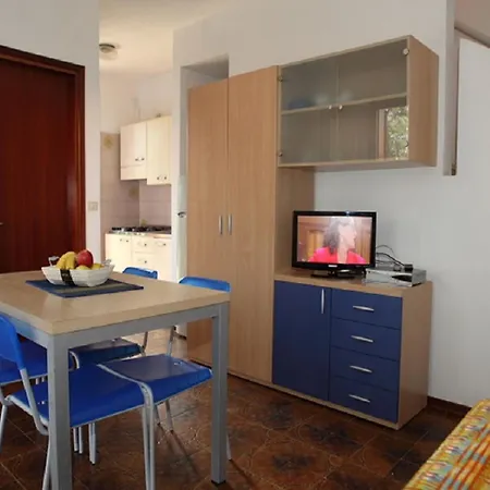 Townhouse With Private Garden * 비비오네