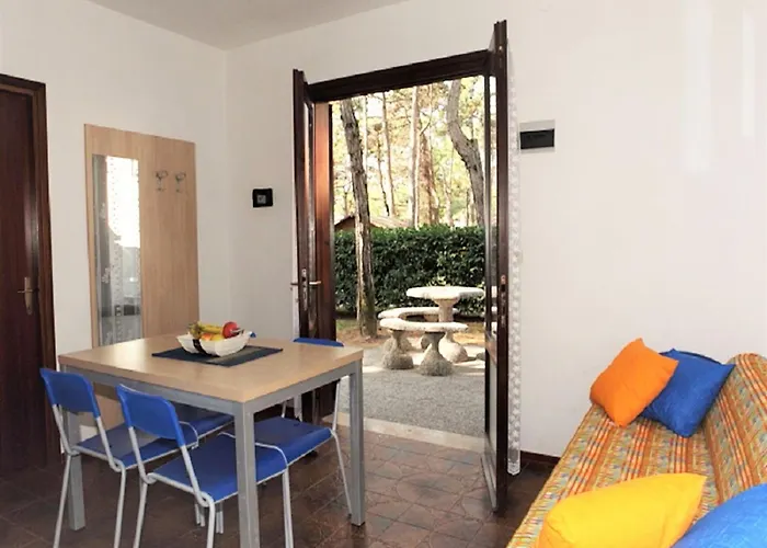Townhouse With Private Garden 비비오네